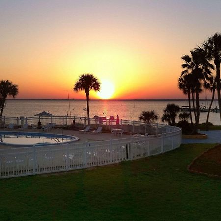 Quality Inn & Suites Gulf Breeze Bayside Near Pensacola Beach Luaran gambar