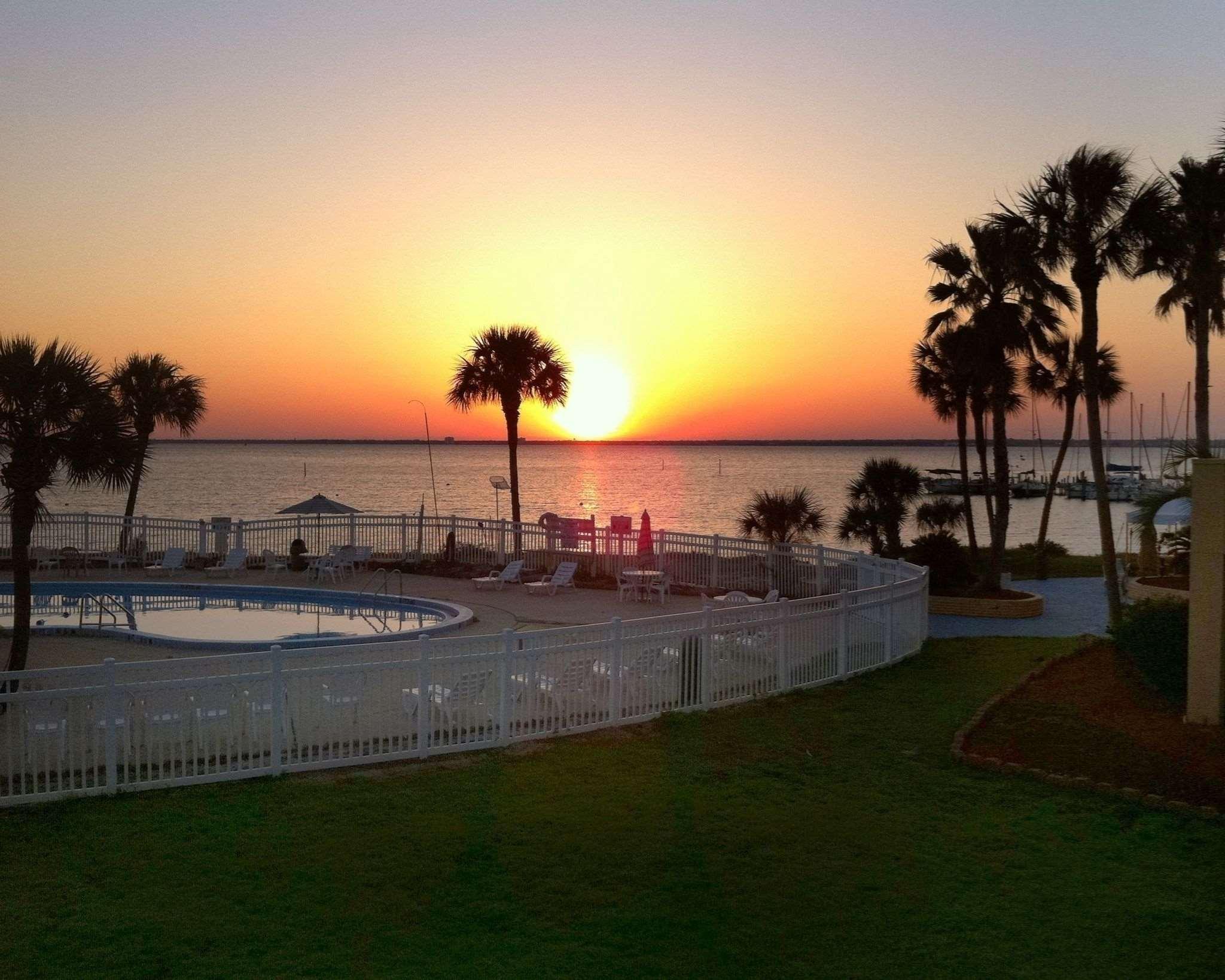 Quality Inn & Suites Gulf Breeze Bayside Near Pensacola Beach Luaran gambar