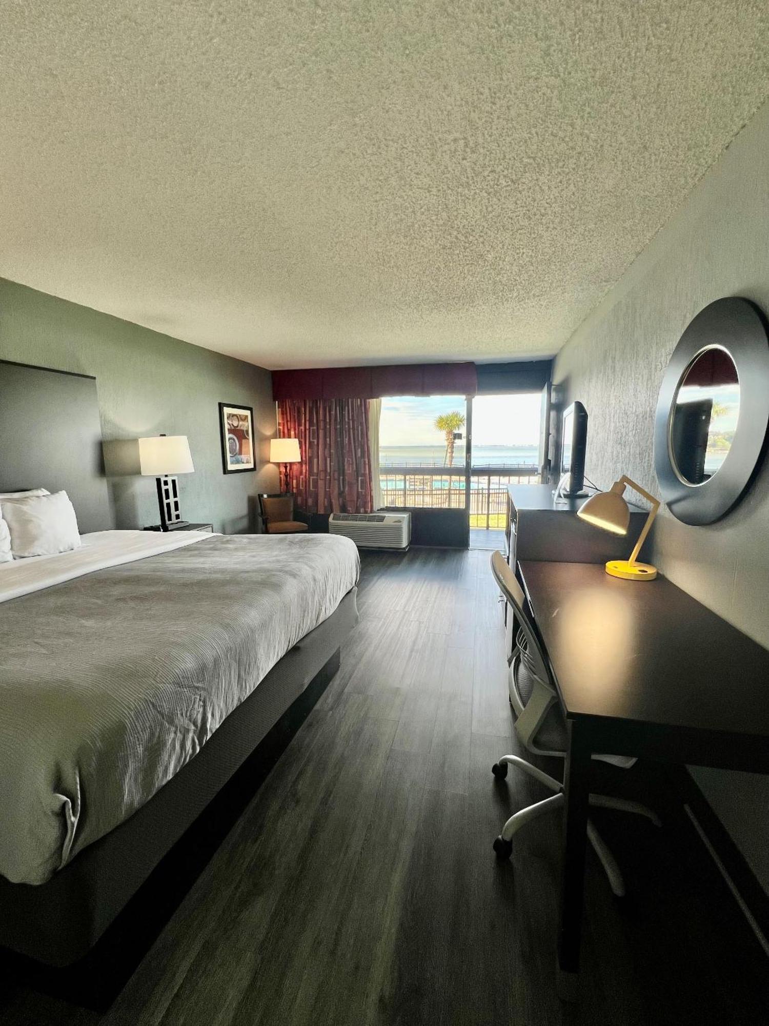 Quality Inn & Suites Gulf Breeze Bayside Near Pensacola Beach Luaran gambar